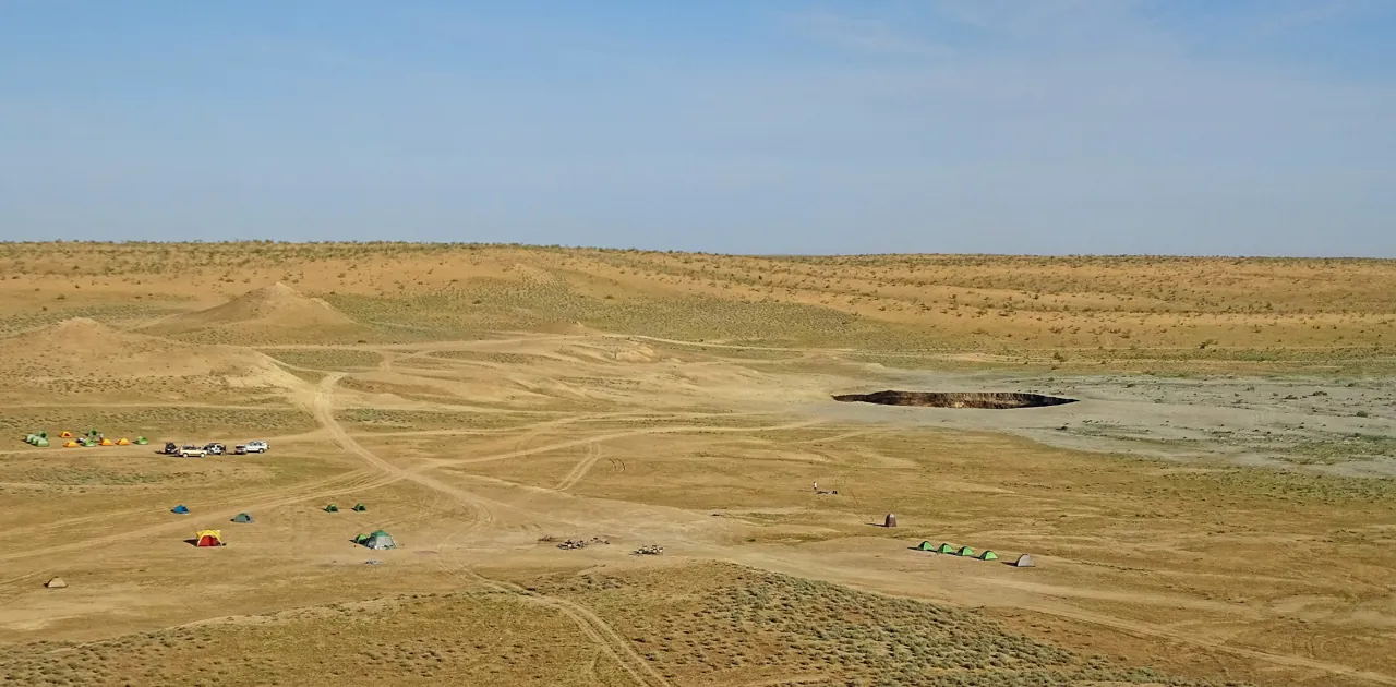 Tracks crossing open desert around Derweze