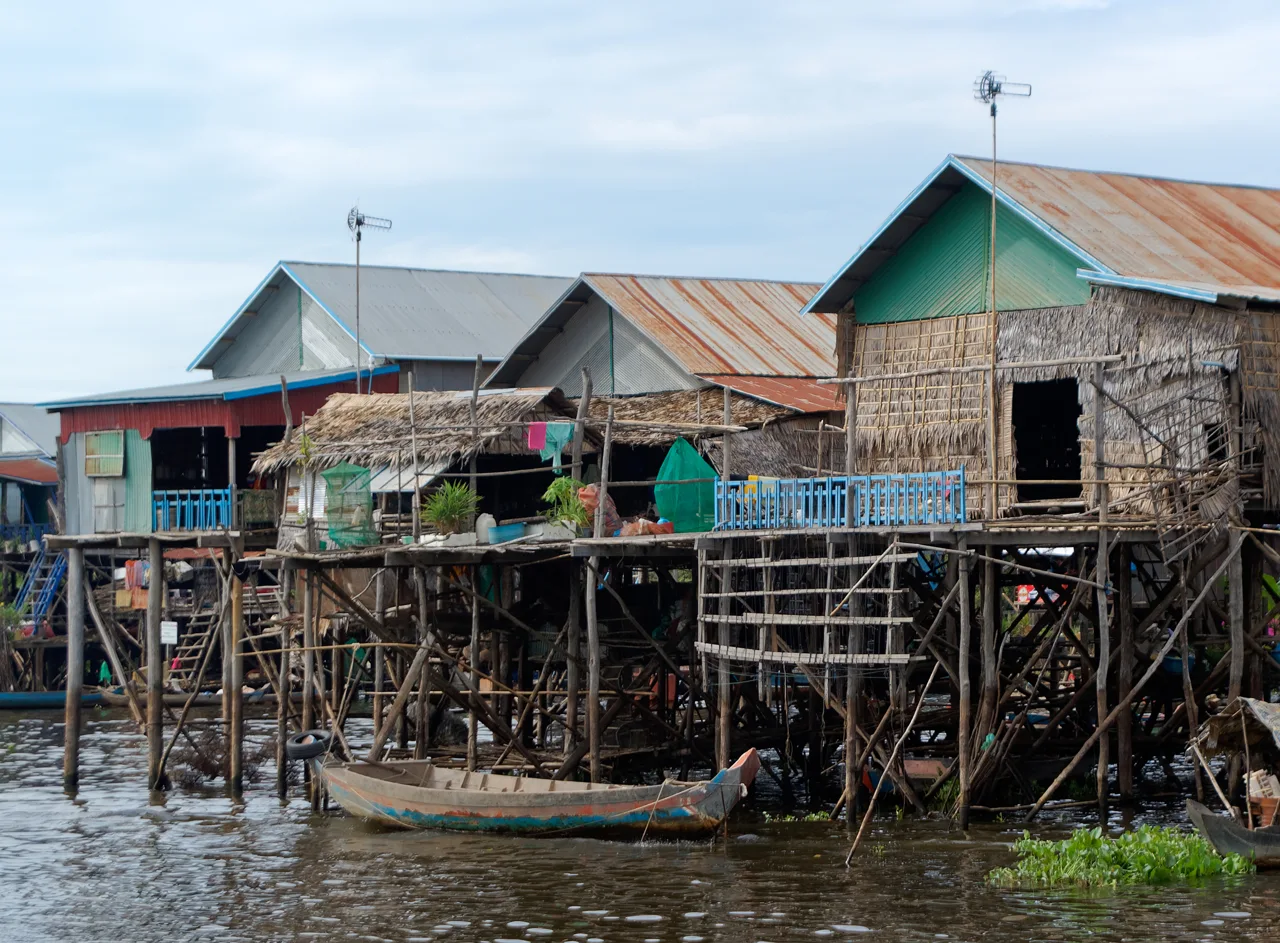 Raised houses beside water at Kampong Phluk, photographed in November 2017